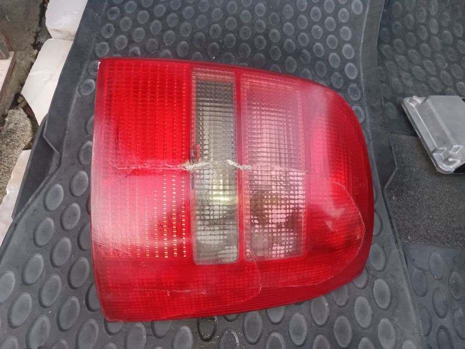 Farol traseiro Audi 1.9 1999 com danos