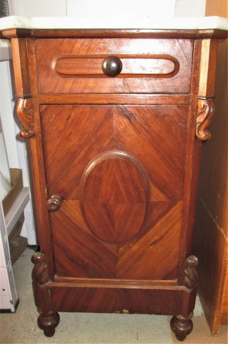 Vendo cama de casal em madeira + 1 mesa de cabeceira à escolha