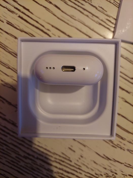 AirPods 4th generation.64550552233217123