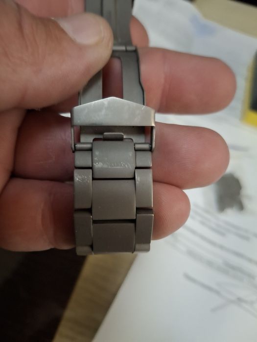 продам часы ''INVICTA'' титан дайверские .Часам три месяца- состояние почти идеал( есть на браслете следы от застёжки)