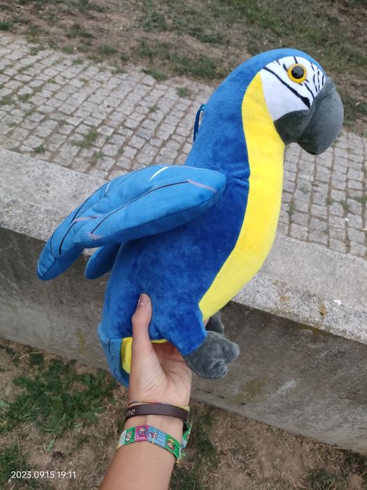Papagaio azul e amarelo peluxe