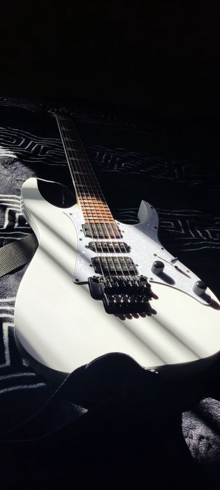 Guitarra elétrica Ibanez RG350DXZ
