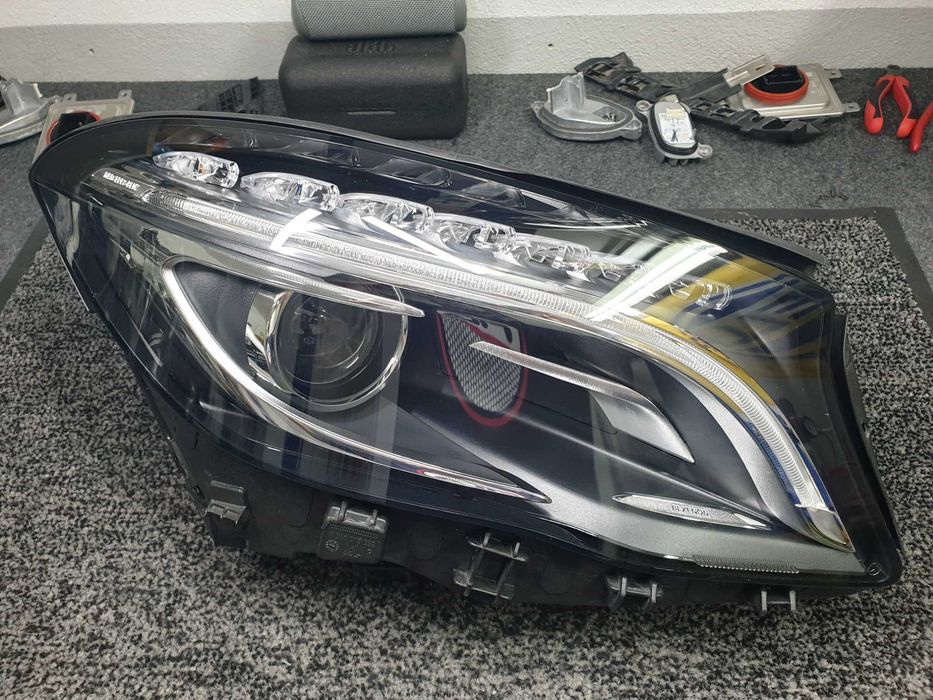 Farol Mercedes GLA  W156 Xenon