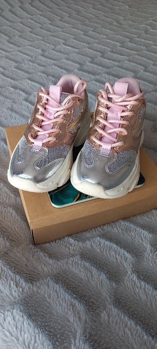 Кросівки взуття 30 розмір оригінал