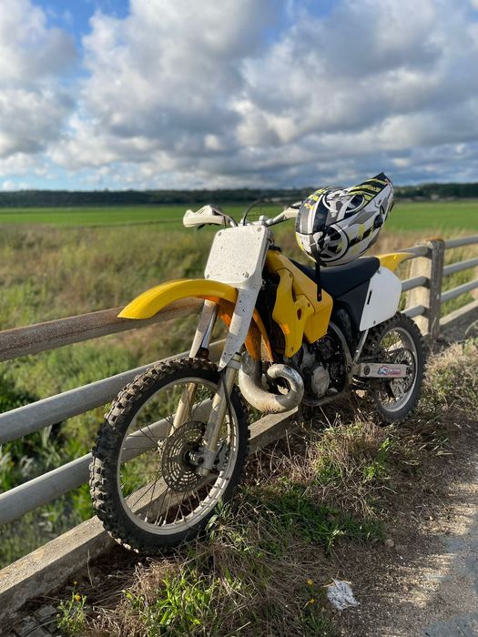 Suzuki RM 250cc em bom estado