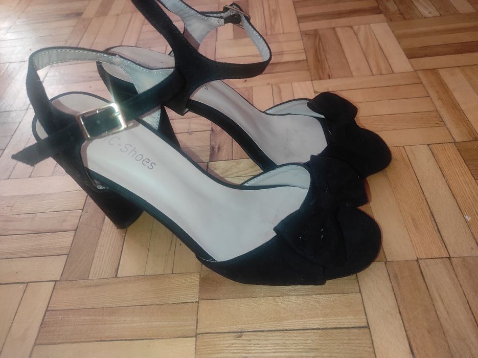 Buty na obcasie słupek na slupku