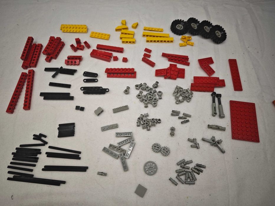 Lego Technic 8845 "Dune Buggy"; 1981; [139]