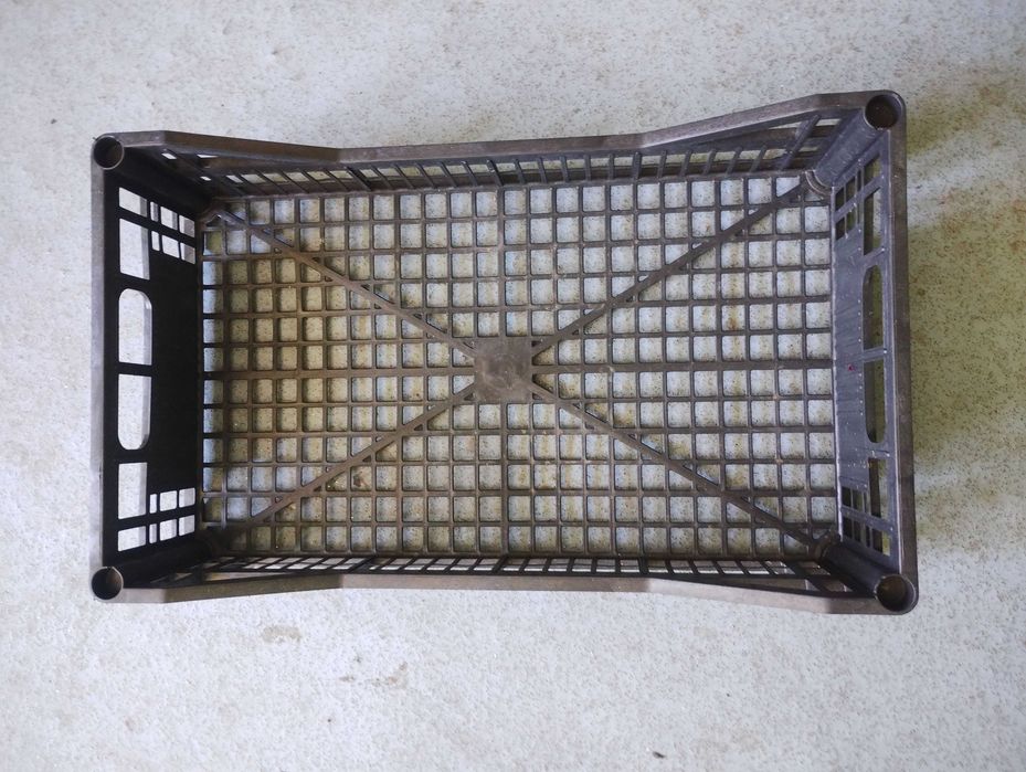 Skrzynki plastikowe 50x30x13 – całe samochody – 0,80 zł