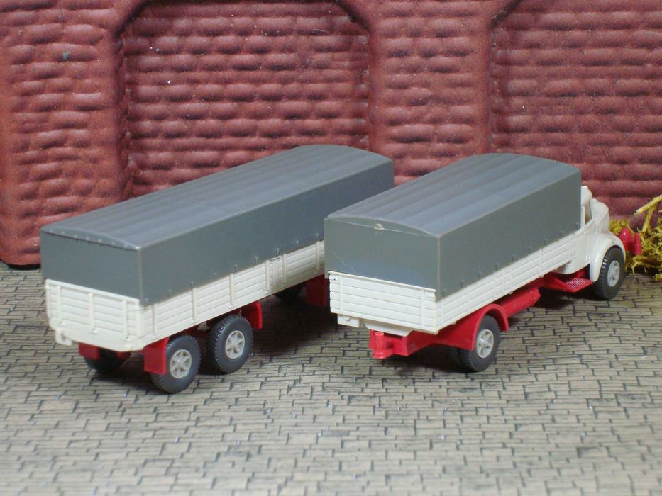 Wiking 480 - Krupp Titan / Camião Plataforma com Reboque / Usado