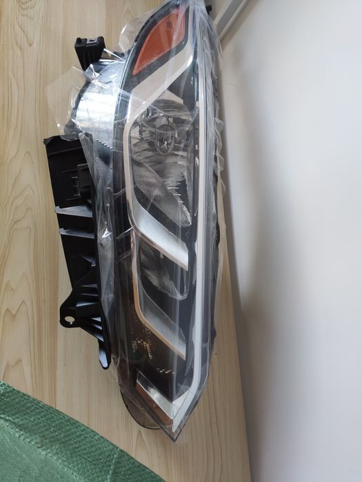 Nissan sentra 2020 - 2024 є led і звичайна права ліва фара