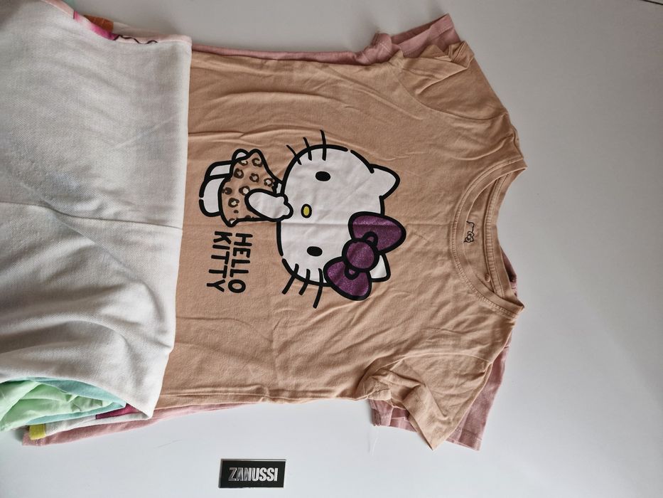 Набір фудболок  для дівчинки.