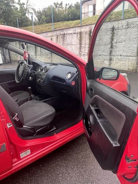 Продаю Ford Fiesta (ціну знижено)