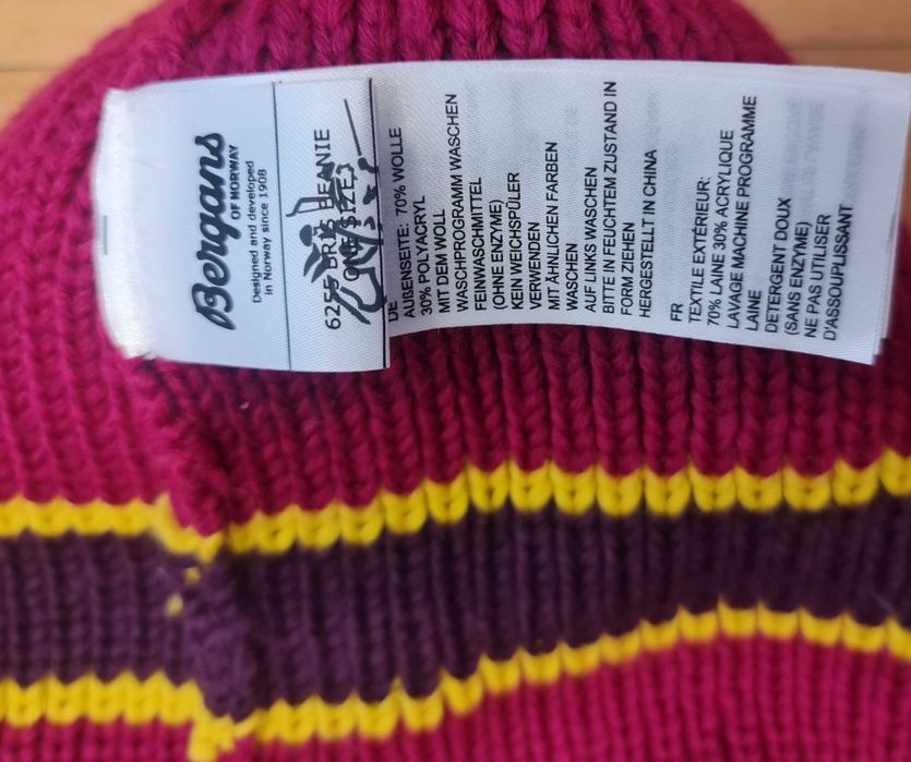 b. Bergans bardzo ładna wełniana czapka