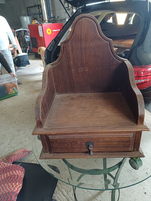 Móvel de parede em  madeira, pratico