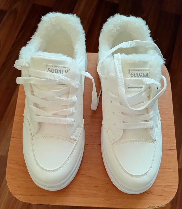 Кросівки жіночі білого кольору