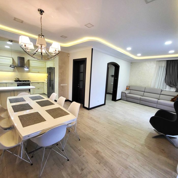 Продаж СУЧАСНОГО будинку з ЦОКОЛЬНИМ  поверхом вул. Солідарності ТОРГ