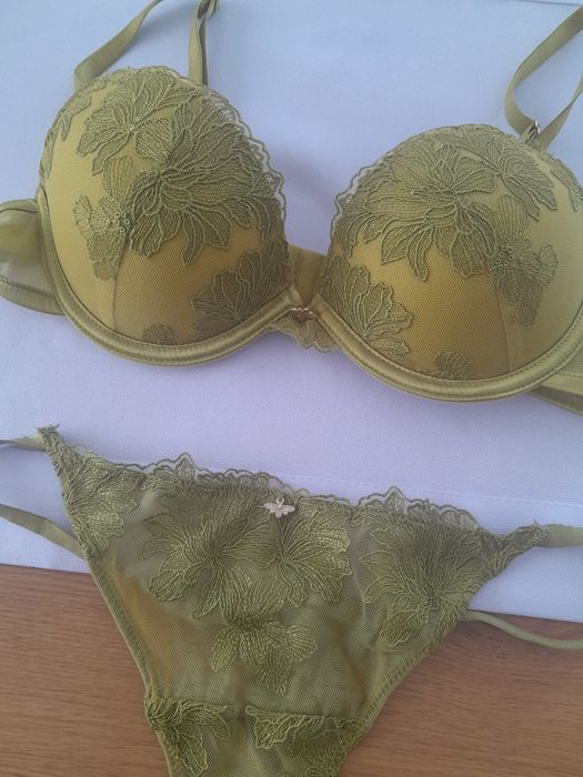 Komplet bielizny biustonosz + stringi 75B