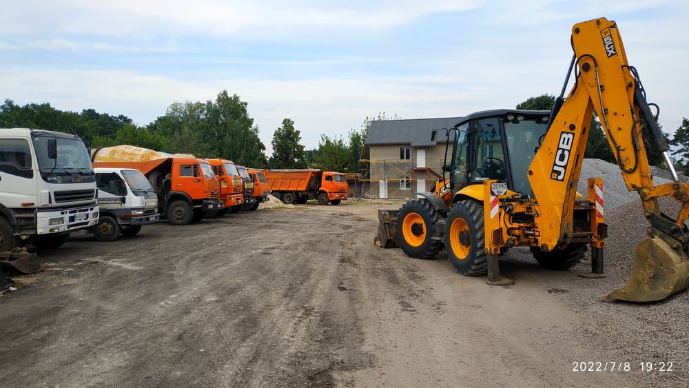 Екскаватори, вантажні автомобілі,бетононасос, самоскіди