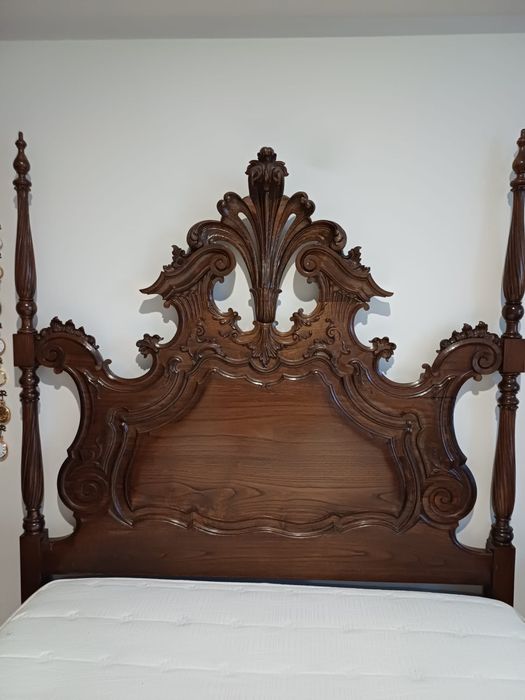 Quarto de Casal cama e 2 mesinhas de Cabeceira Luis XV