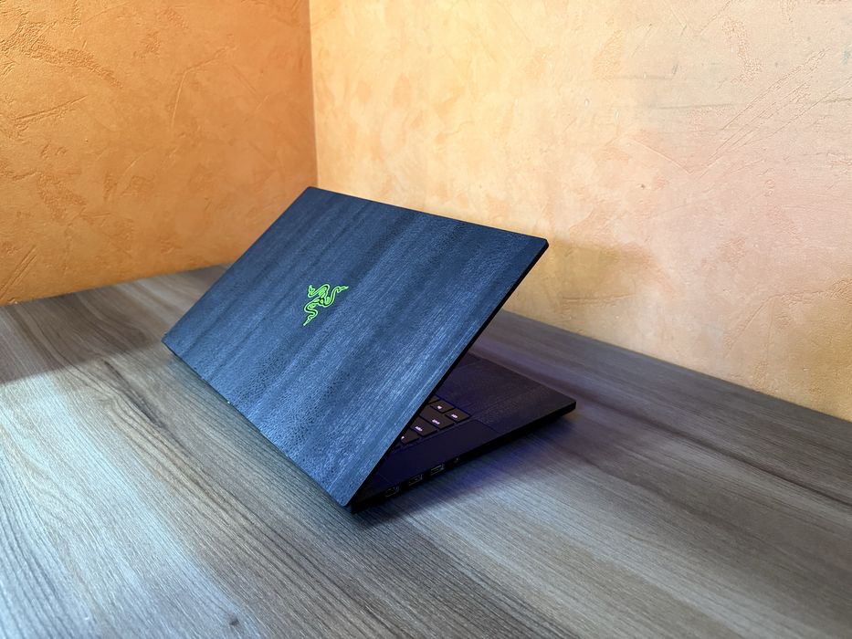 ТОП Ігровий ноутбук Razer Core i7/RTX 2080 Super/512/16/300hz 15.6"