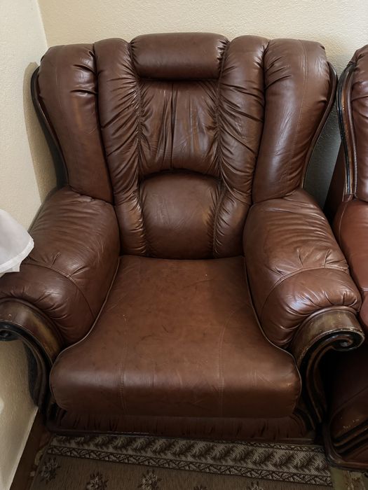 Conjunto de 3 sofás em pele cor castanha