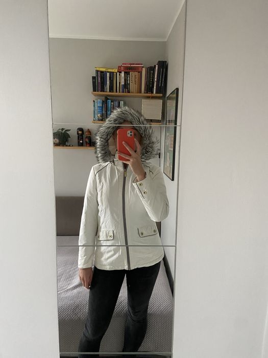 Zimowa kurtka z odpinanym kapturem