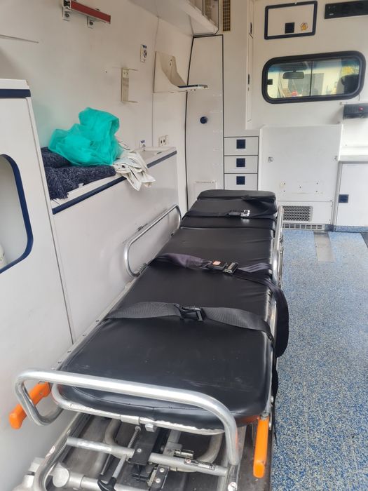 Nosze ferno z podstawą ambulans karetka