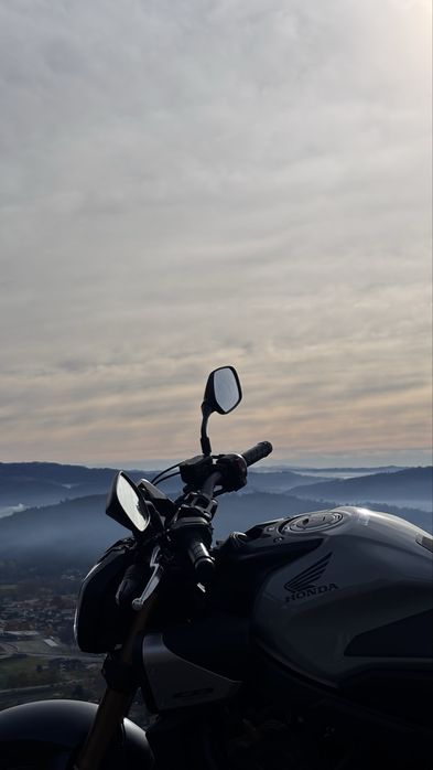 Honda CB650R E-Clutch 2025 35kw