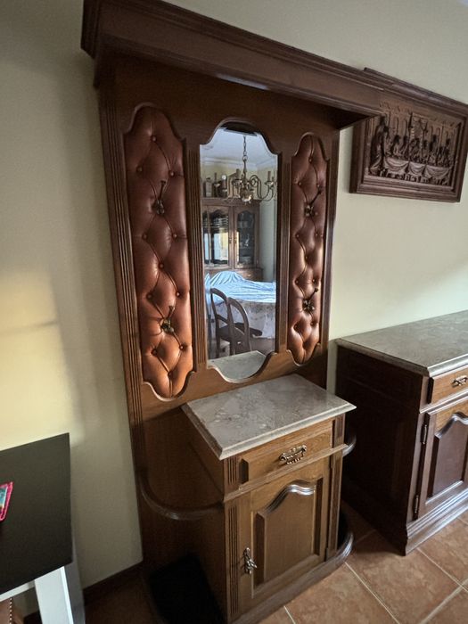 Bengaleiro com arrumação e espelho