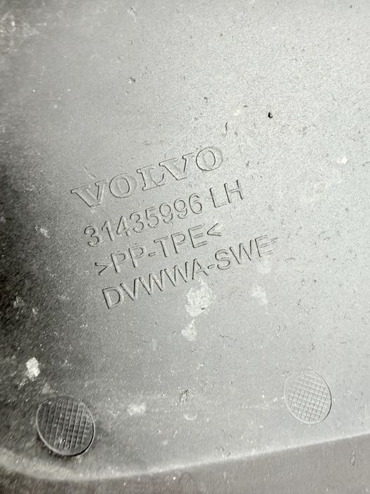 Volvo XC60 2 II chlapacze tylne OEM oryginał