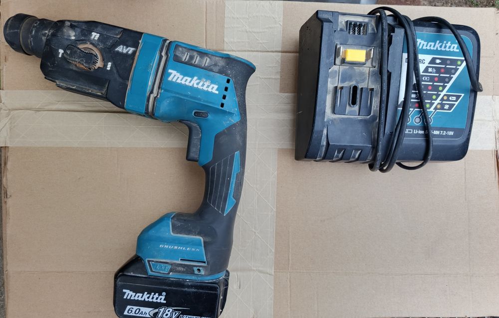 Młotowiertarka Makita DHR182  z ładowarką