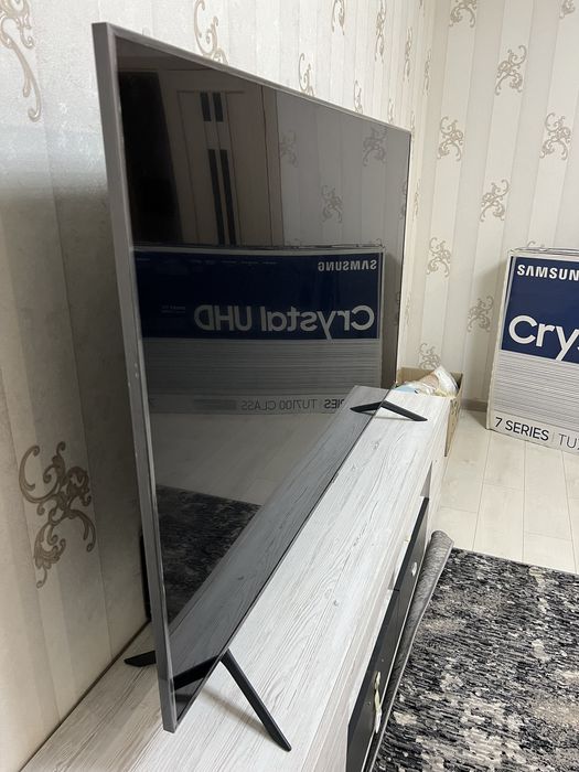 Телевізор Samsung 70”  UE70TU7100