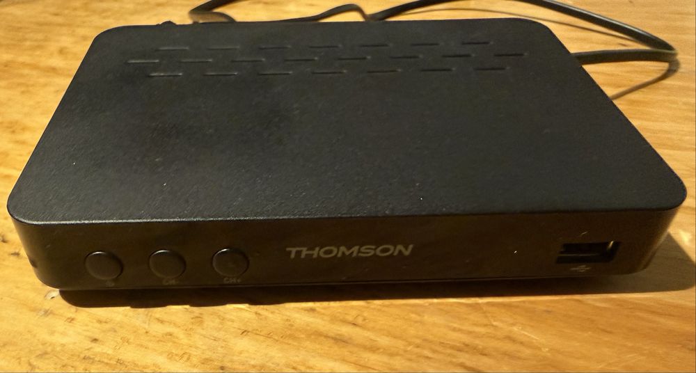 Dekoder DVB-T2 Thomson THT808 – sprawny, brak pilota