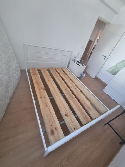 Cama de Casal em Metal Branco (150 x 200)