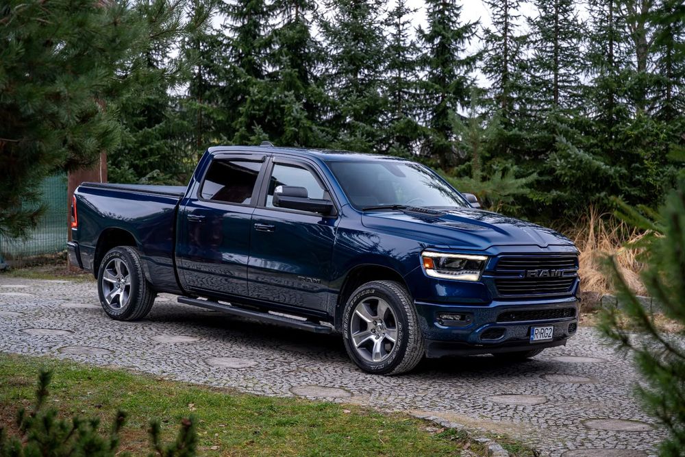 Dodge RAM Crew Cab Sport / 5.7 V8 Hemi / 390KM / Bogata opcja / 4x4 / 2020