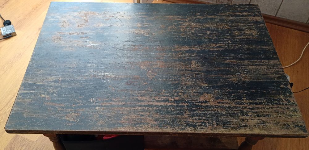 Столик деревянный