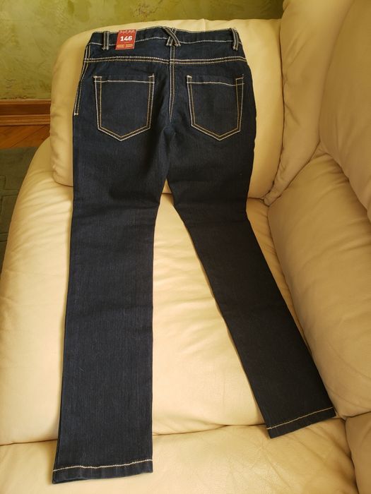 Продам джинсы детские