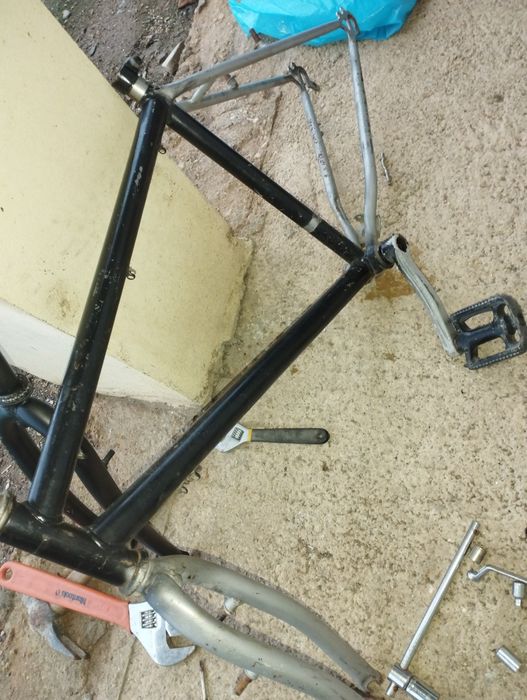 Vede se qualquer peça de bicicleta