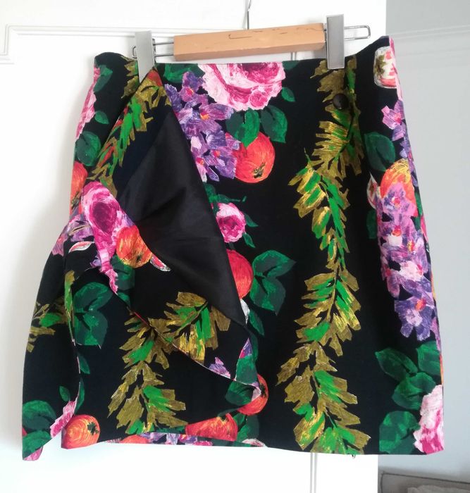 Saia estampada e saia lisa