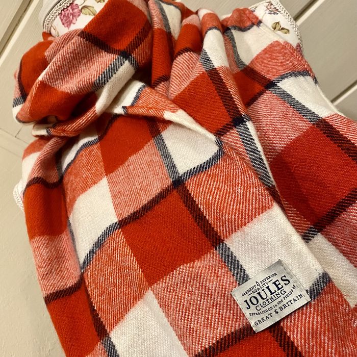 Ekegancki brytyjski szalik w kratkę