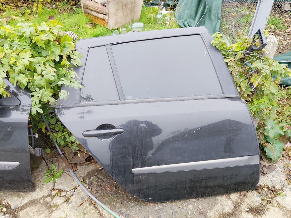 Продам двери Рено Лагуна