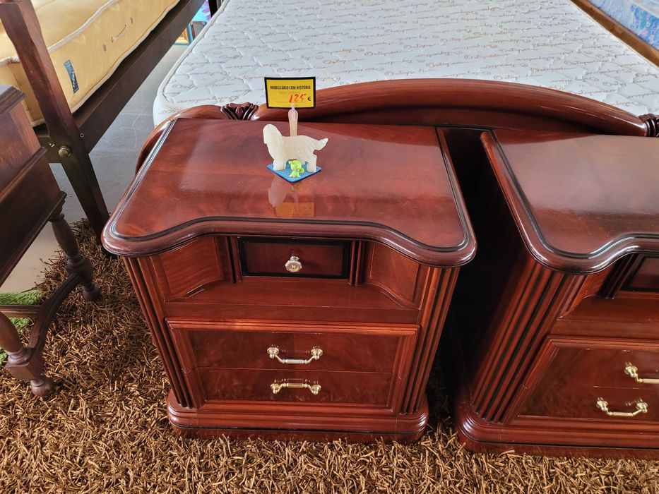 Excelentes mesas de cabeceira em madeira - Valor un