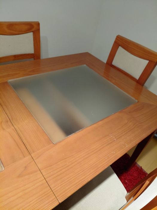 Conjunto mesa de jantar c/ 6 cadeiras