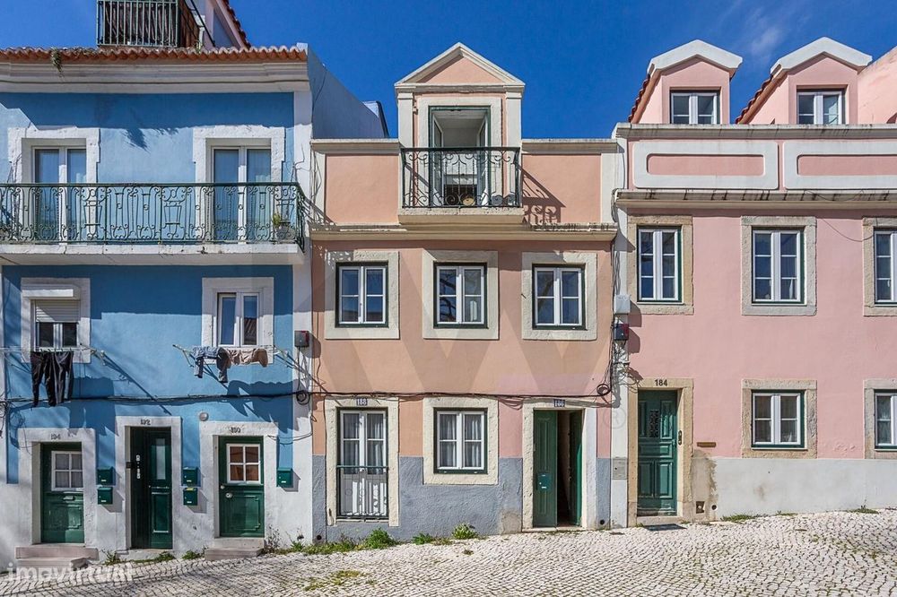 Moradia unifamiliar de 3 pisos com 2 Quartos, 2 WCs e 135m2 ABP