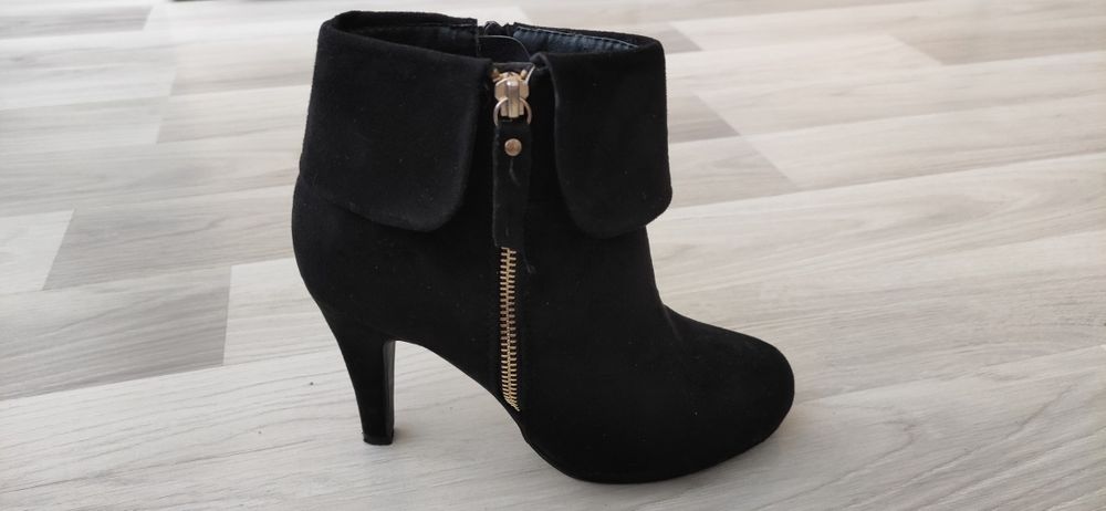 Buty zamszowe na zamek r. 37