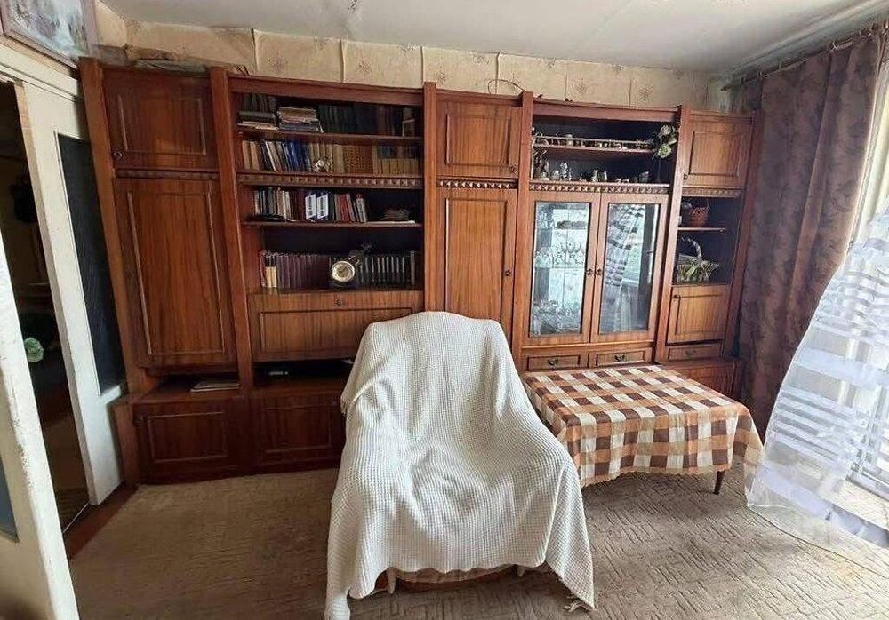 3-к, Грушевського вул., 74, П'яний базар