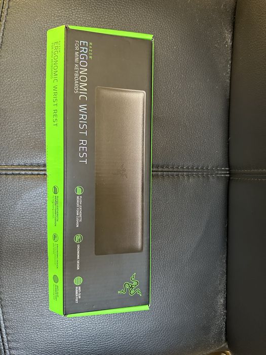 Razer BlackWidow Mini Hyperspeed Keyboard + Razer Wrist Rest64550368616194123