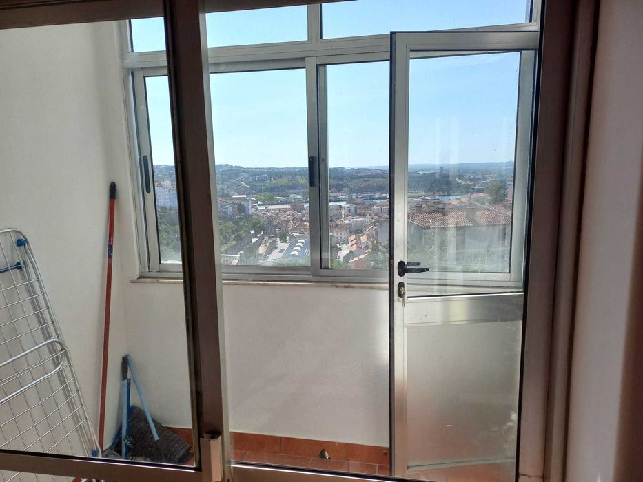 Arrenda-se apartamento c/ 3 quartos em Coimbra