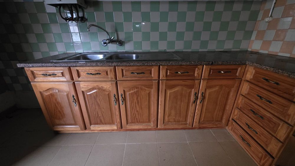 Cozinha completa (com pedra e lava-loiças)