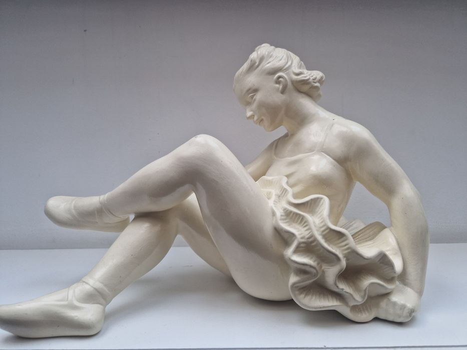 Figurka ceramiczna baletnicy wytwórnia Jihokera Bechyne
